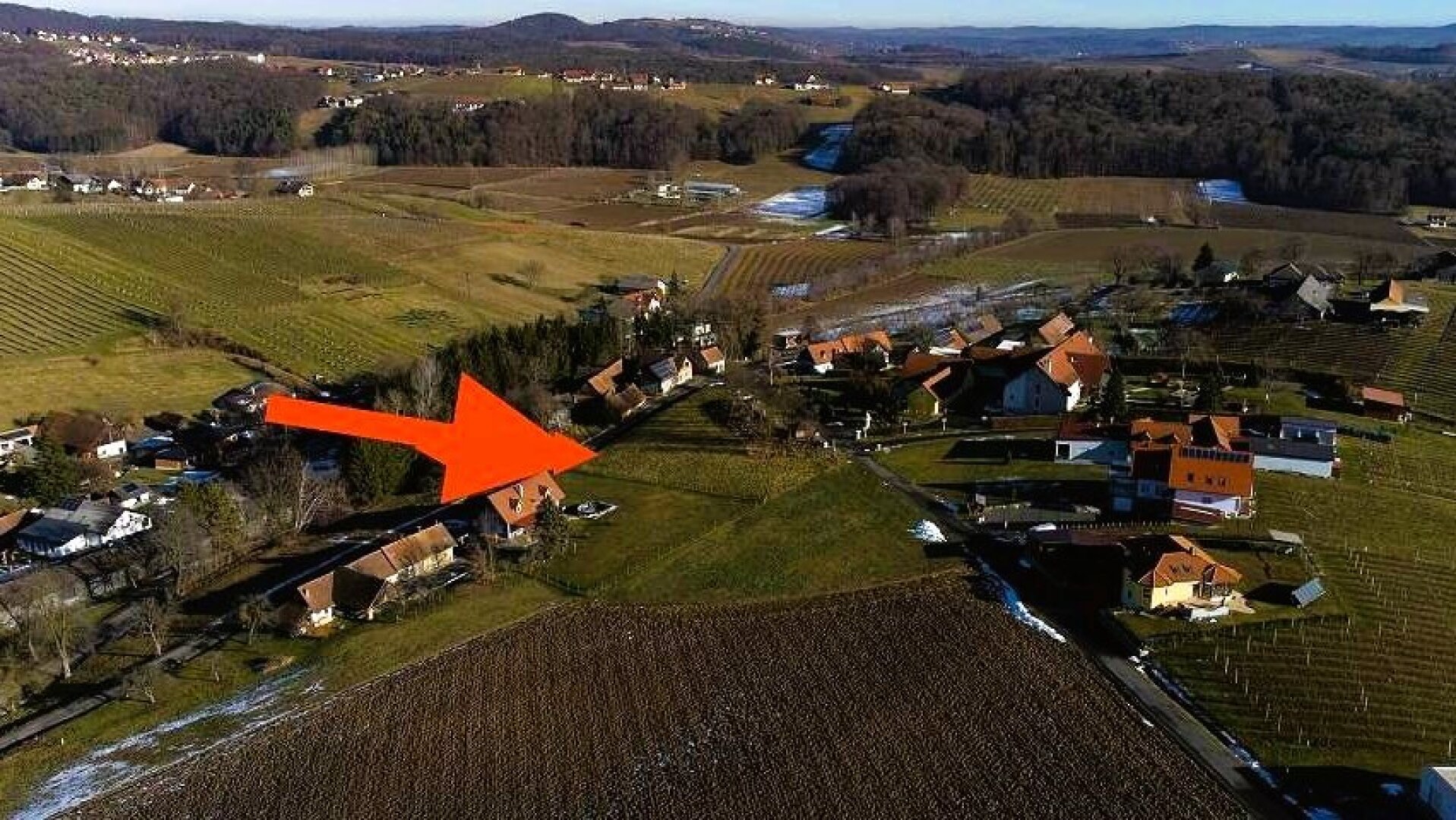 Sonniges Baugrundstück in sanfter Hanglage in wunderschöner Weinregion!