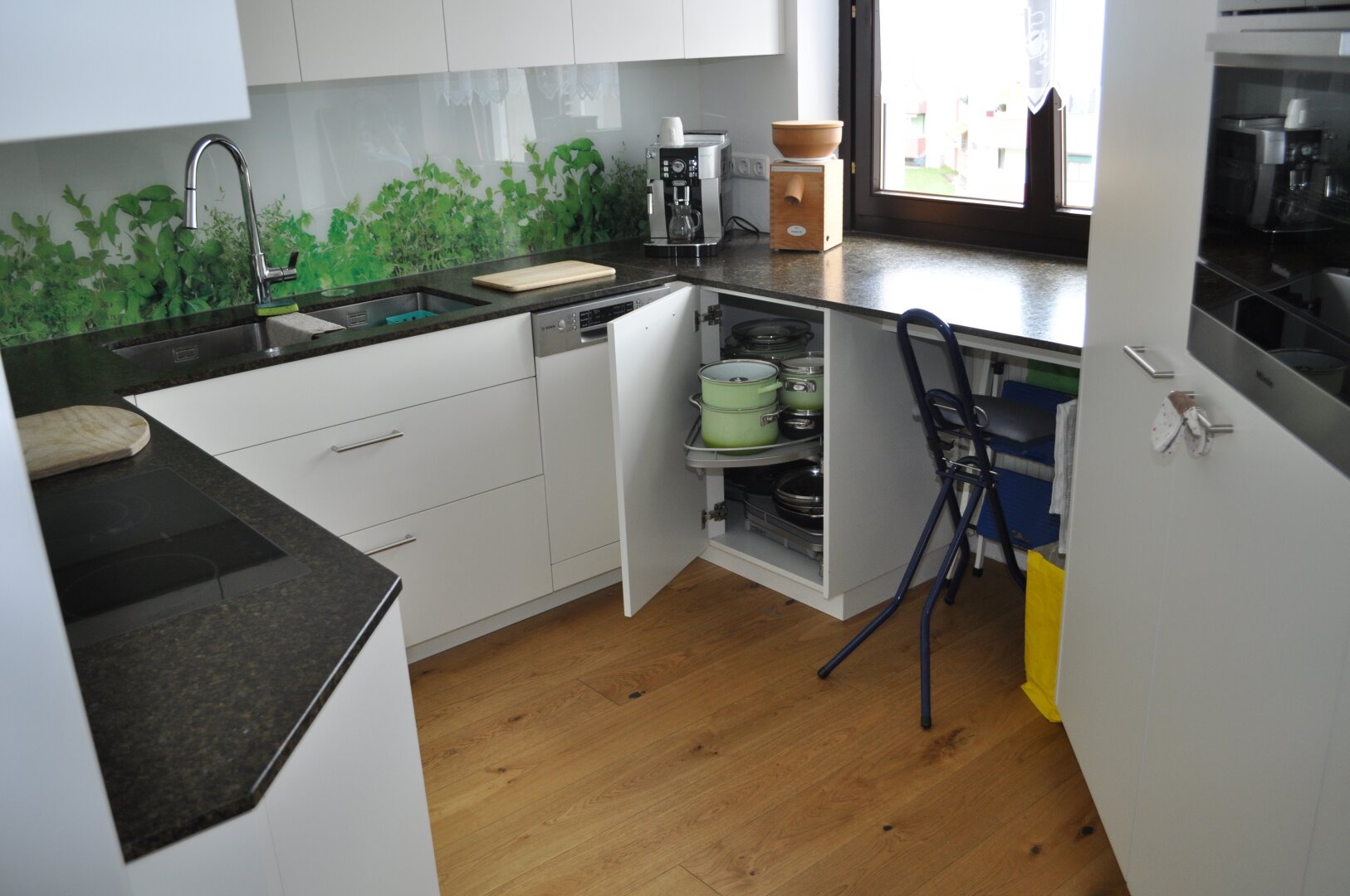 TOP SANIERTE 4 ZIMMERWOHNUNG MIT TIEFGARAGE IN BESTLAGE!