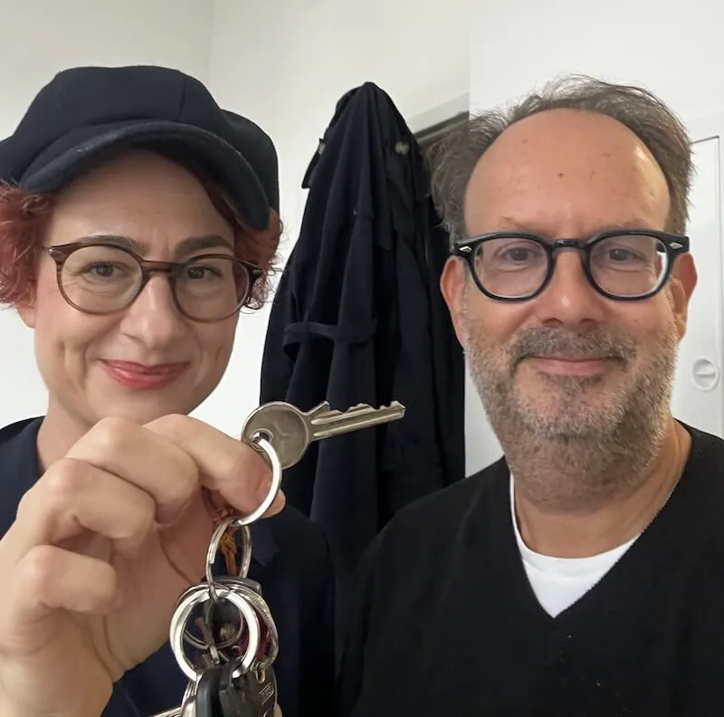 Schlüsselübergabe an neue Mieterin | RocketReal Immobilien